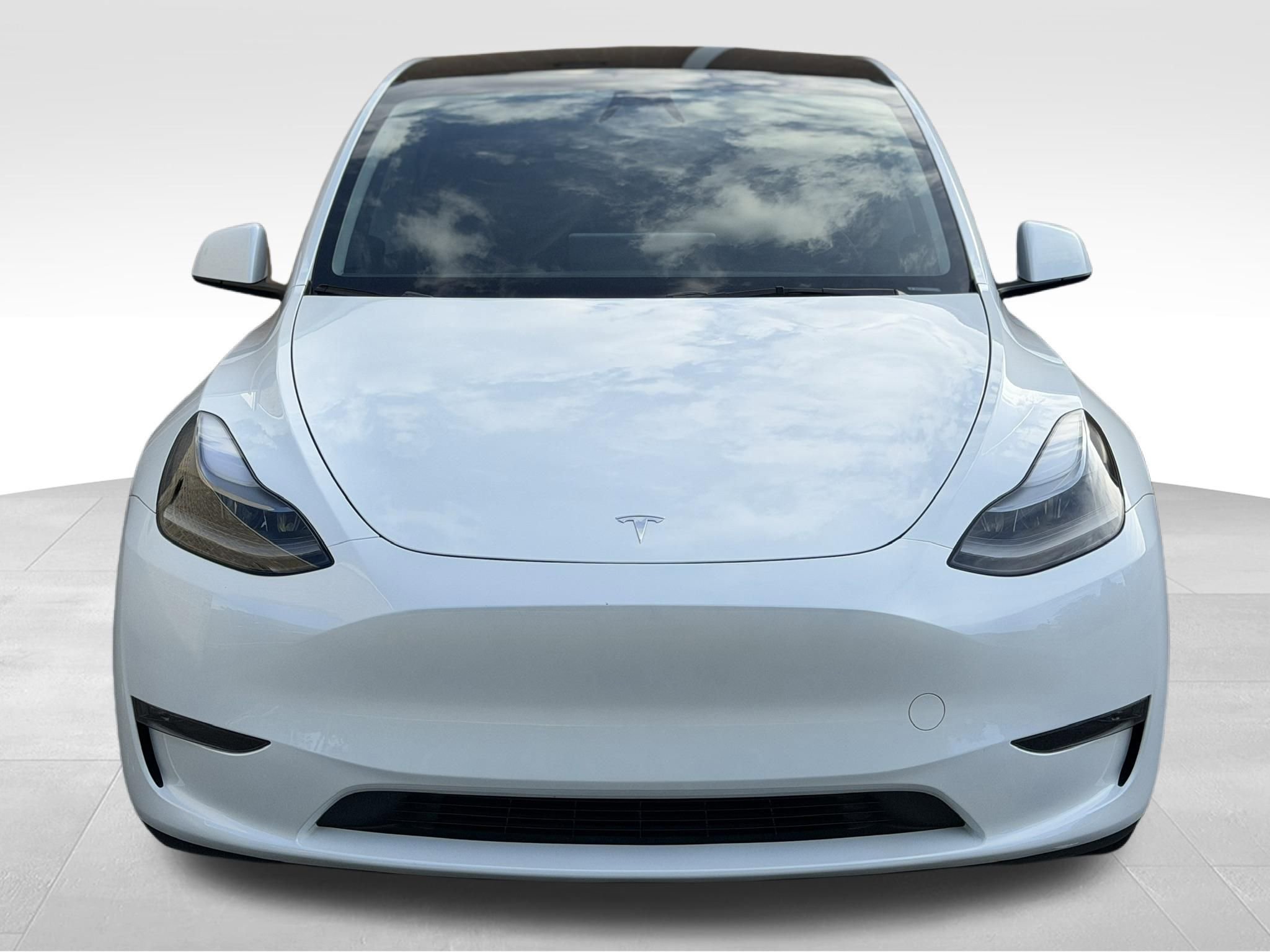 Used 2024 Tesla Model Y Long Range AWD/4WD image 2