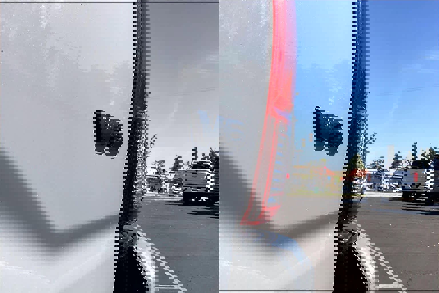 Used 2021 Toyota Tacoma SR5 w/ Trail Edition image 9