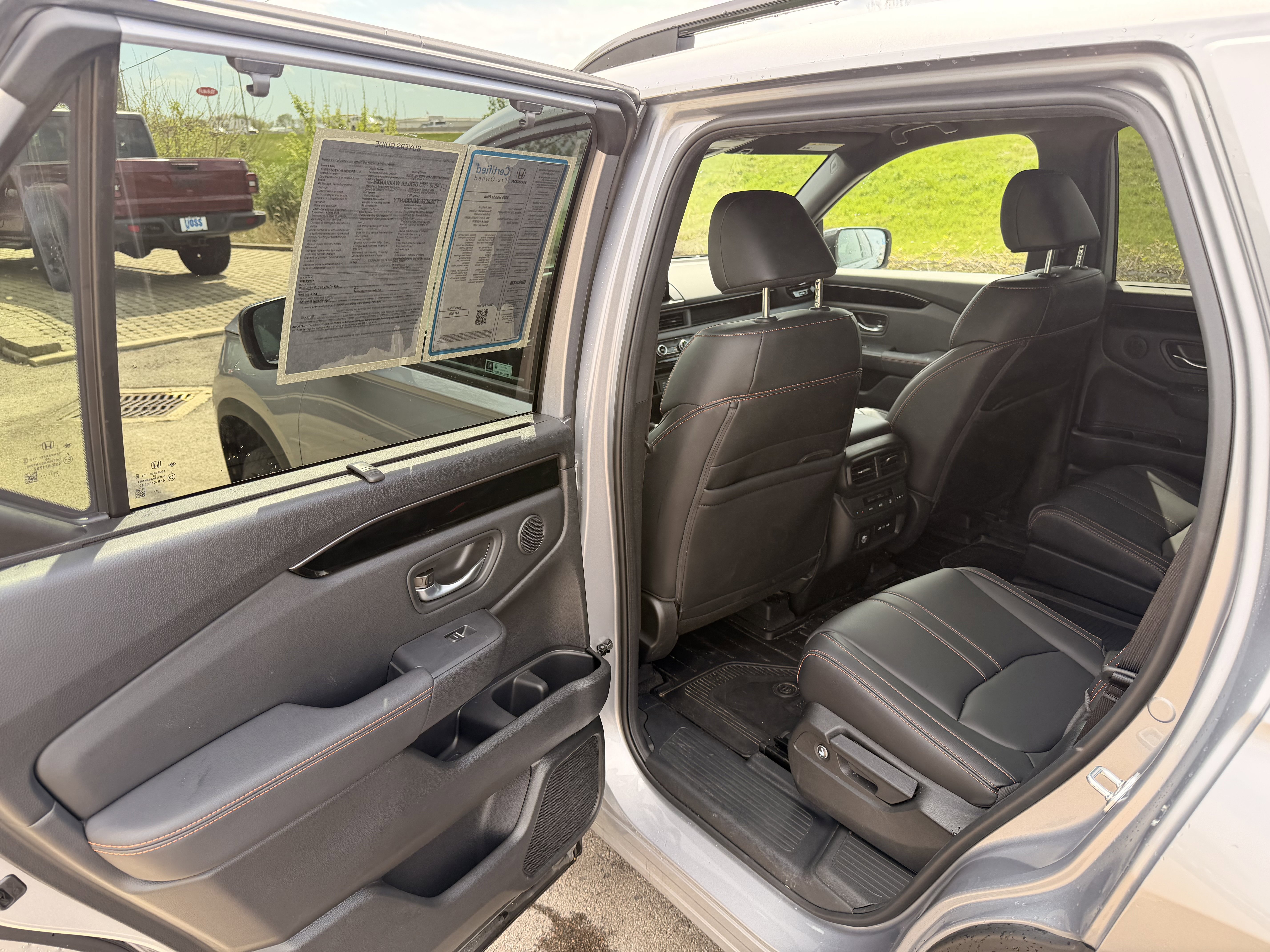 Used 2025 Honda Pilot TrailSport image 12