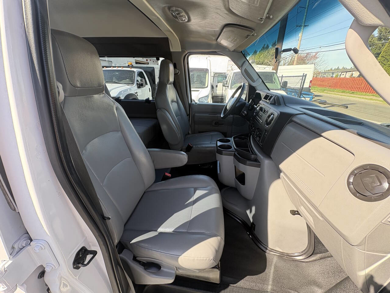 Used 2011 Ford E-250 and Econoline 250 Extended w/ PWR Group image 9