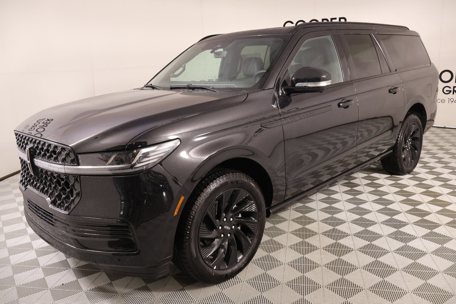 New 2026 Lincoln Navigator L Reserve w/ Jet Appearance Package AWD/4WD image 11