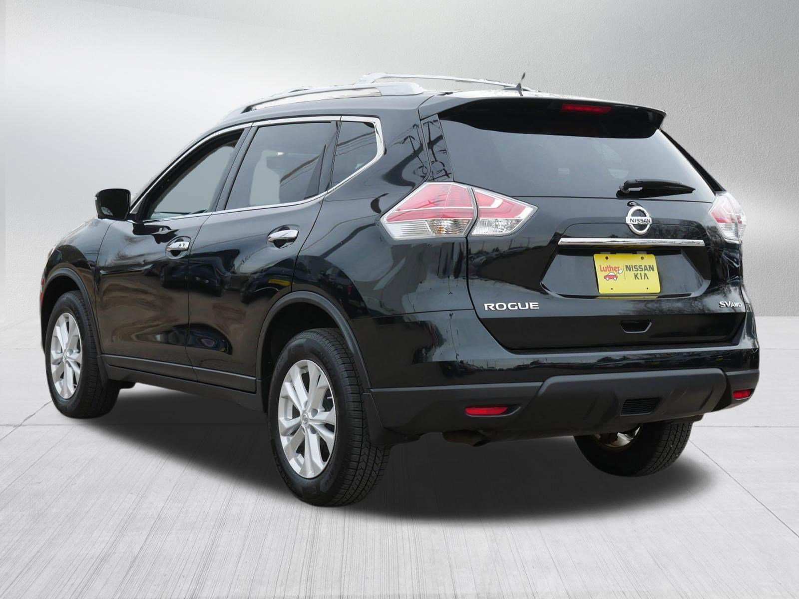 Used 2016 Nissan Rogue SV w/ SV Premium Package image 5
