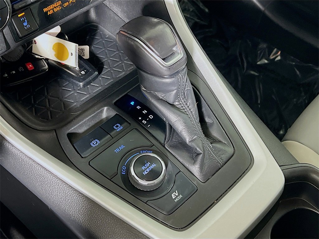 Certified 2021 Toyota RAV4 XLE Premium image 16