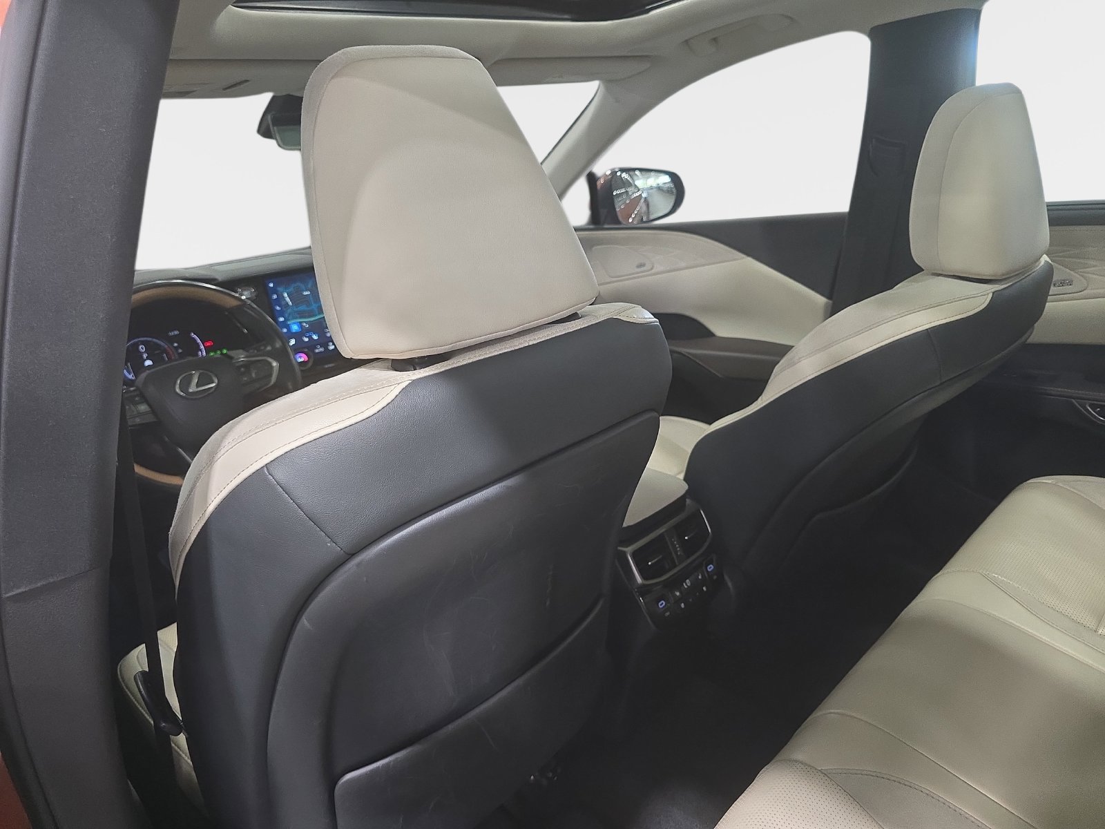 Used 2024 Lexus RX 350 FWD w/ Convenience Package image 12