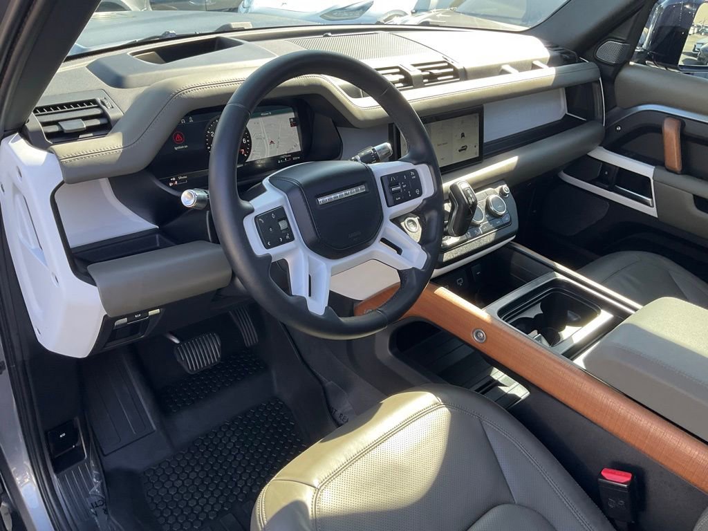 Used 2020 Land Rover Defender 110 HSE AWD/4WD image 6