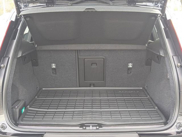 Certified 2023 Volvo XC40 B5 Plus w/ Protection Package Premier image 17