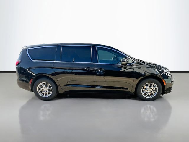New 2026 Chrysler Pacifica Select image 5