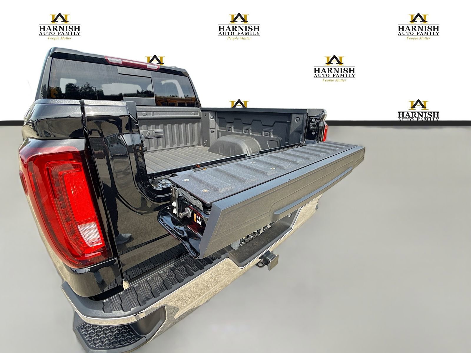 Used 2021 GMC Sierra 1500 SLT w/ SLT Premium Package AWD/4WD image 13