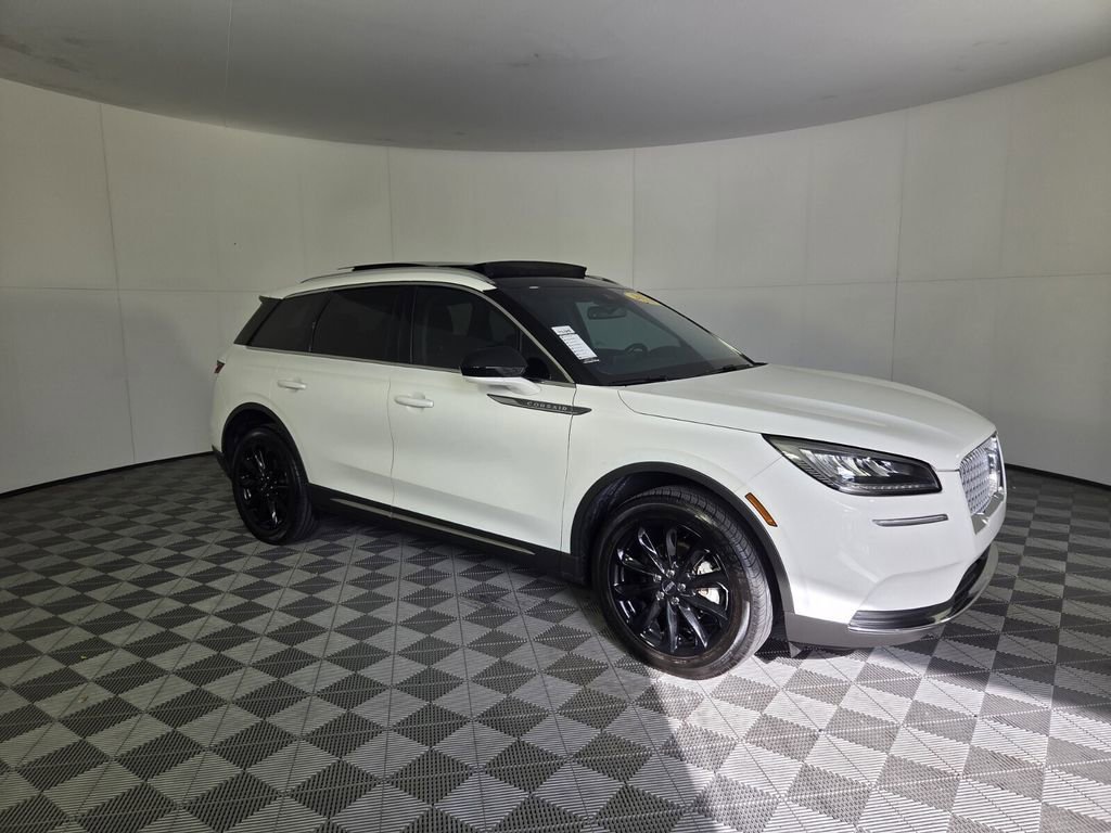 Used 2022 Lincoln Corsair FWD w/ Premium Package image 2