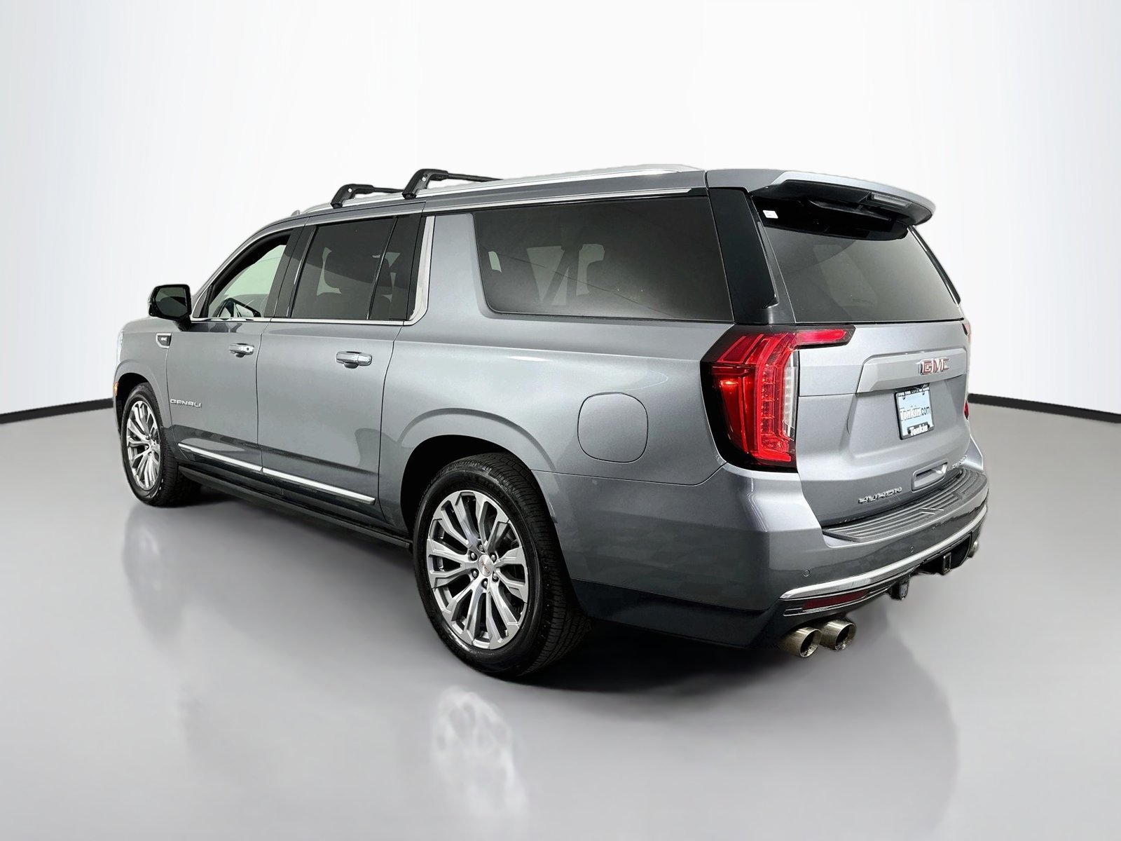 Used 2021 GMC Yukon XL Denali w/ Denali Ultimate Package AWD/4WD image 5