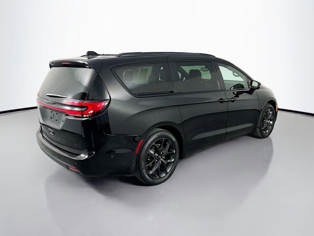 Used 2024 Chrysler Pacifica Touring-L w/ S Appearance Package FWD image 7