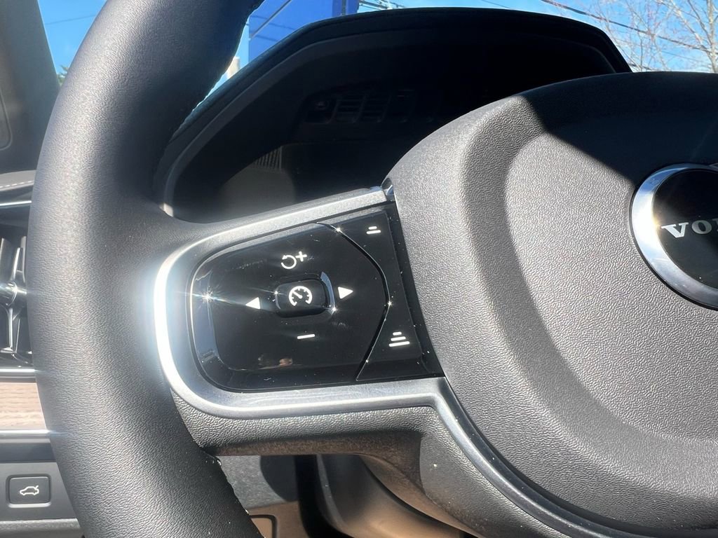 New 2026 Volvo XC90 B6 Plus w/ Protection Package Premier AWD/4WD image 8