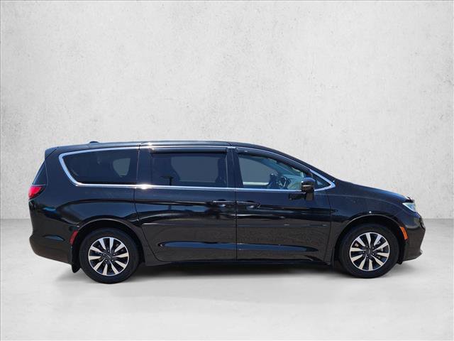 Used 2022 Chrysler Pacifica Touring-L FWD image 4