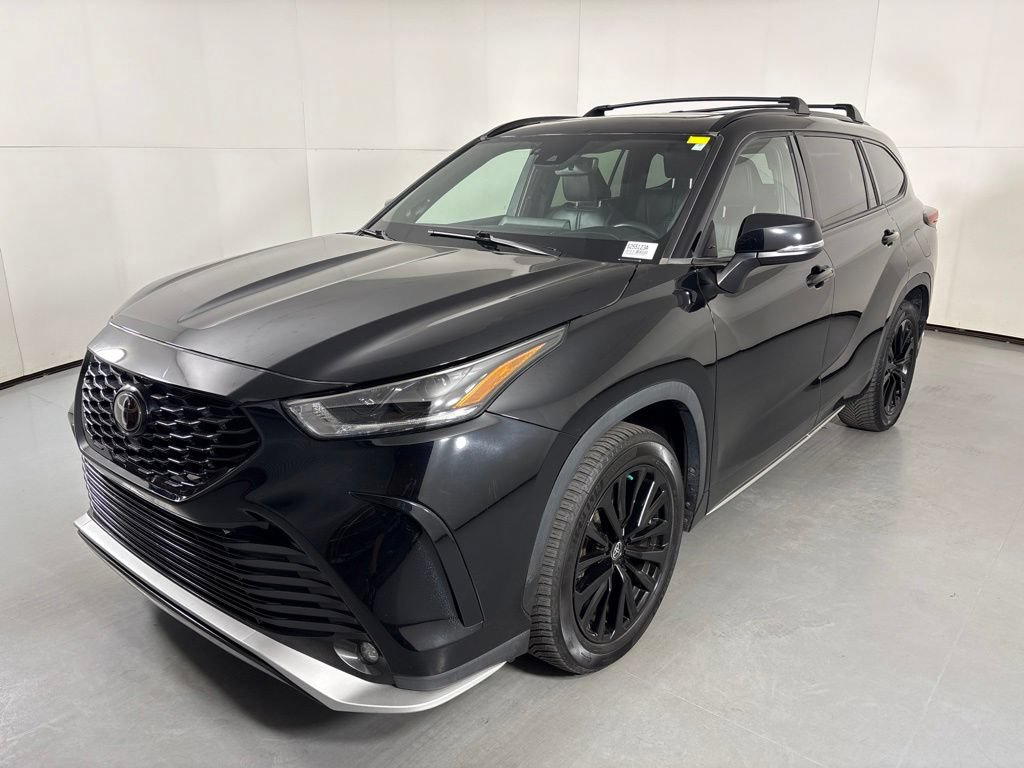 Used 2023 Toyota Highlander XSE FWD image 4