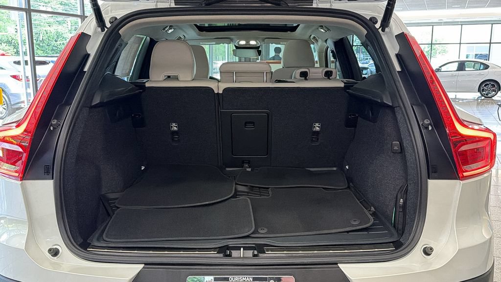 Used 2025 Volvo XC40 B5 Plus w/ Protection Package Premier AWD/4WD image 14