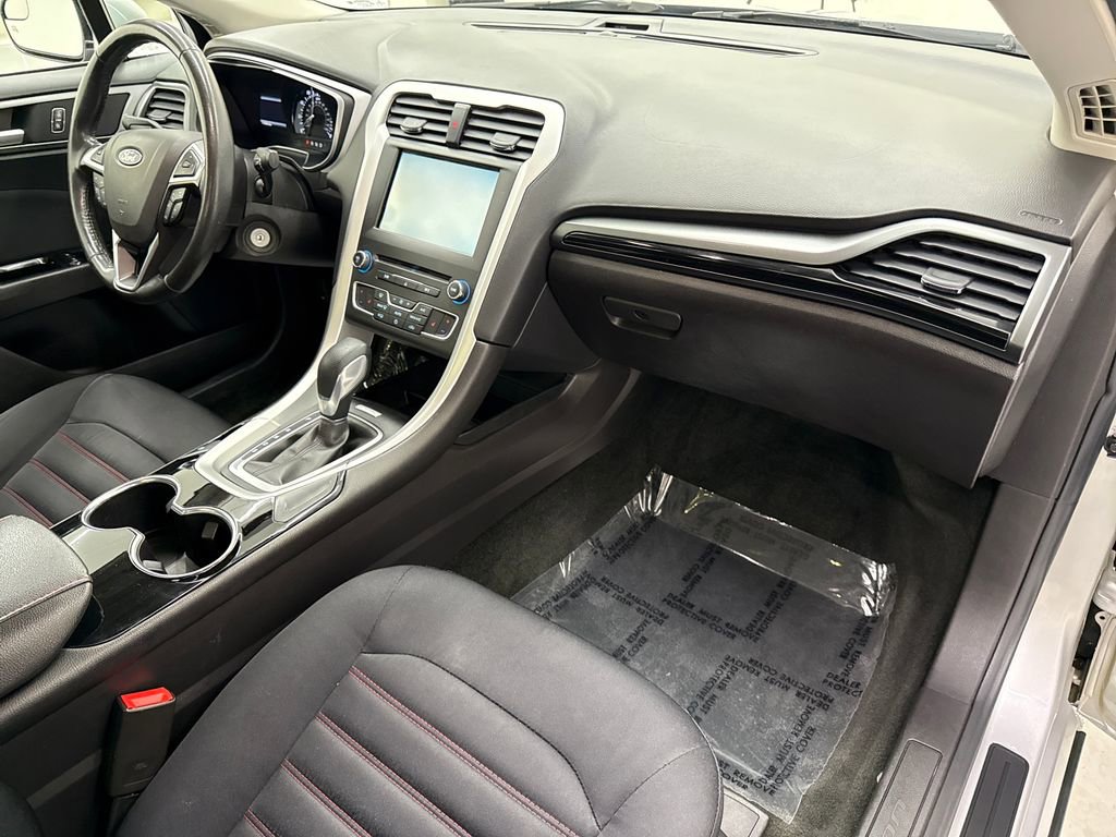 Used 2016 Ford Fusion SE FWD image 21