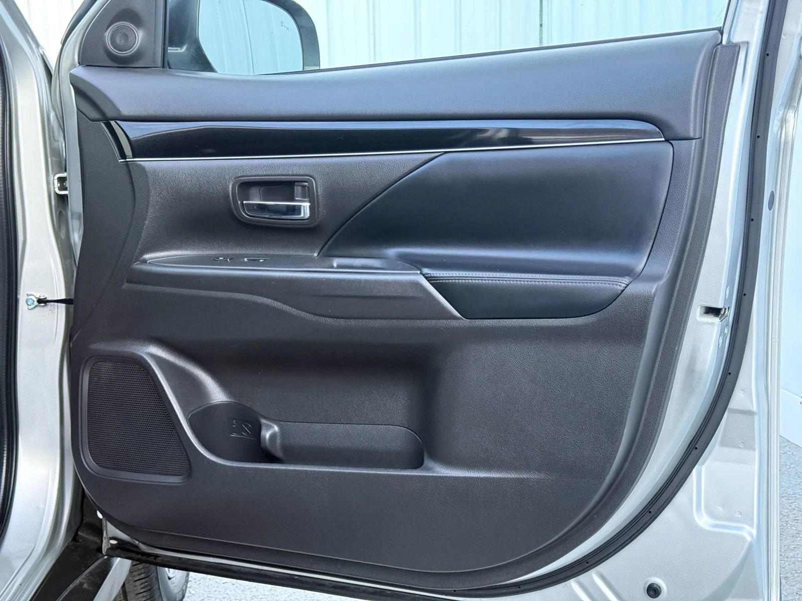 Used 2020 Mitsubishi Outlander SE FWD image 23