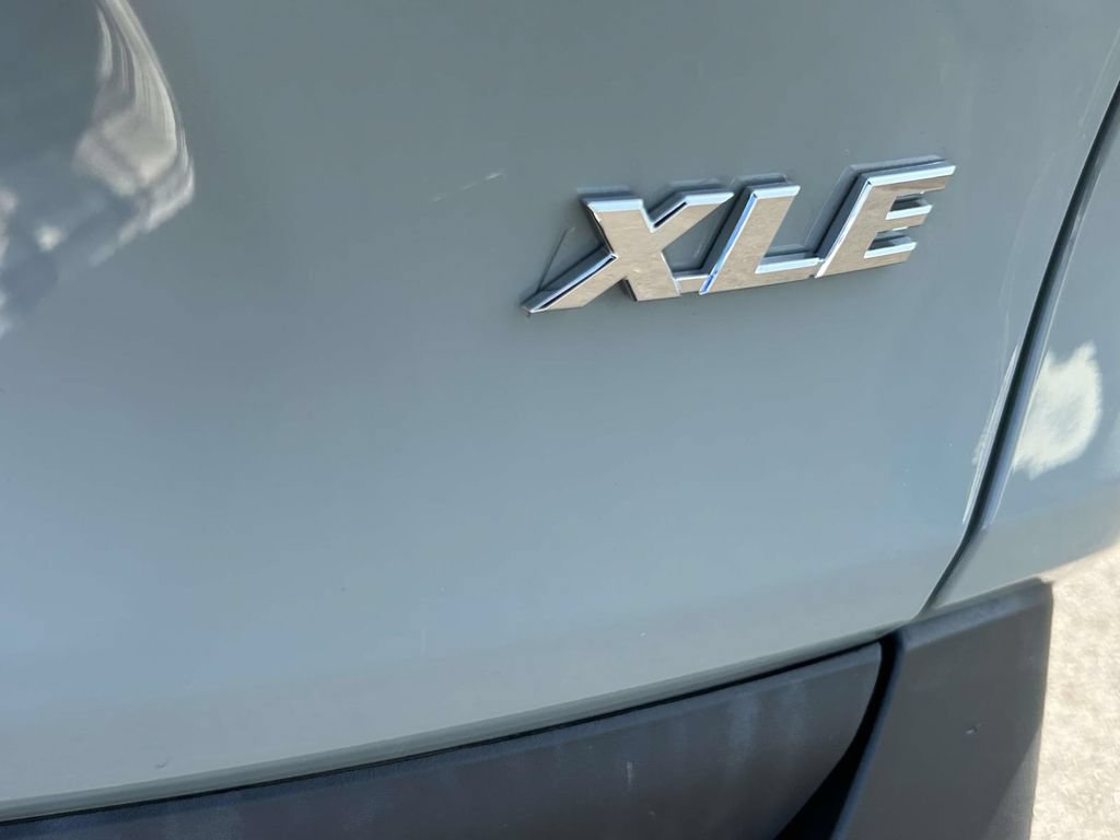 Used 2022 Toyota RAV4 XLE Premium FWD image 7