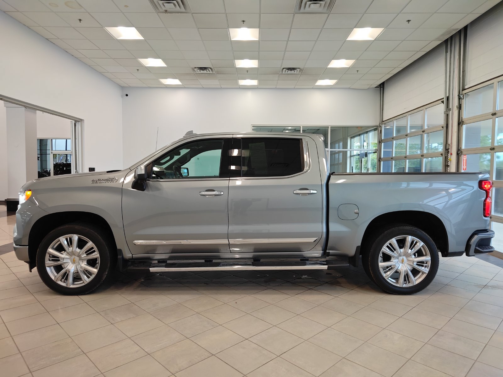 Used 2023 Chevrolet Silverado 1500 High Country AWD/4WD image 6