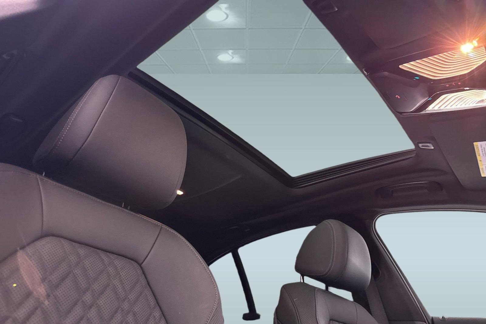 Used 2023 BMW 530e w/ Convenience Package image 15