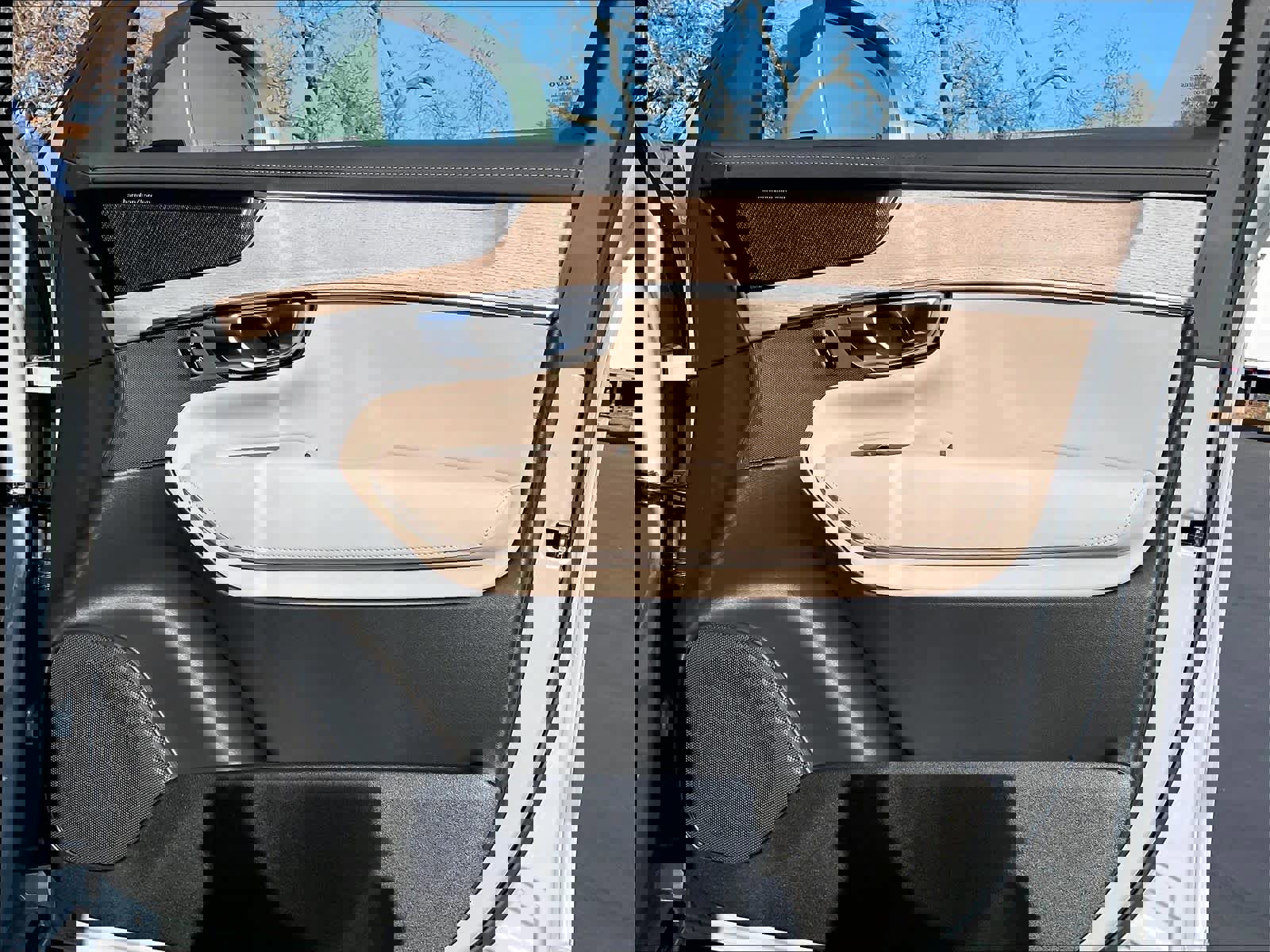 New 2026 Volvo XC90 T8 Plus w/ Protection Package Premier image 31