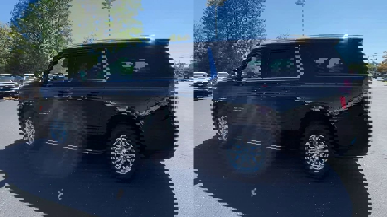 Used 2022 Chevrolet Suburban LT image 6