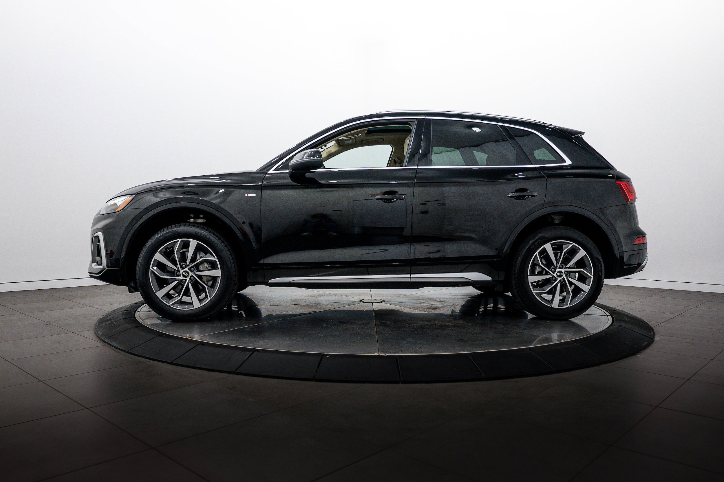 Certified 2023 Audi Q5 2.0T Premium Plus w/ Premium Plus Package AWD/4WD image 6