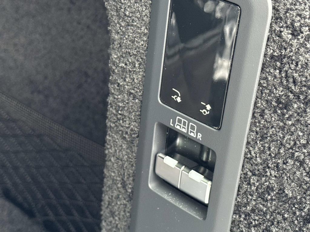 New 2025 Land Rover Range Rover SE image 7