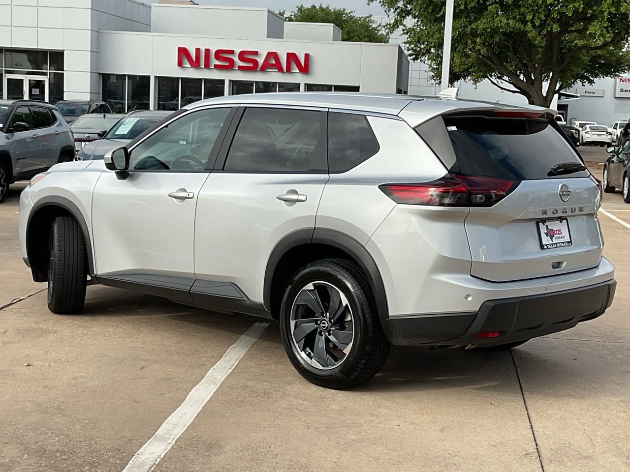 Used 2025 Nissan Rogue SV image 7