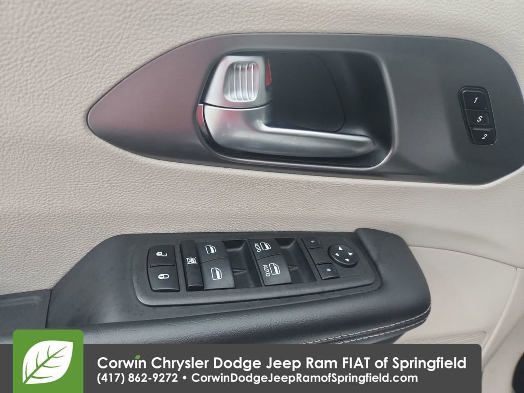 Certified 2023 Chrysler Pacifica Touring-L image 20