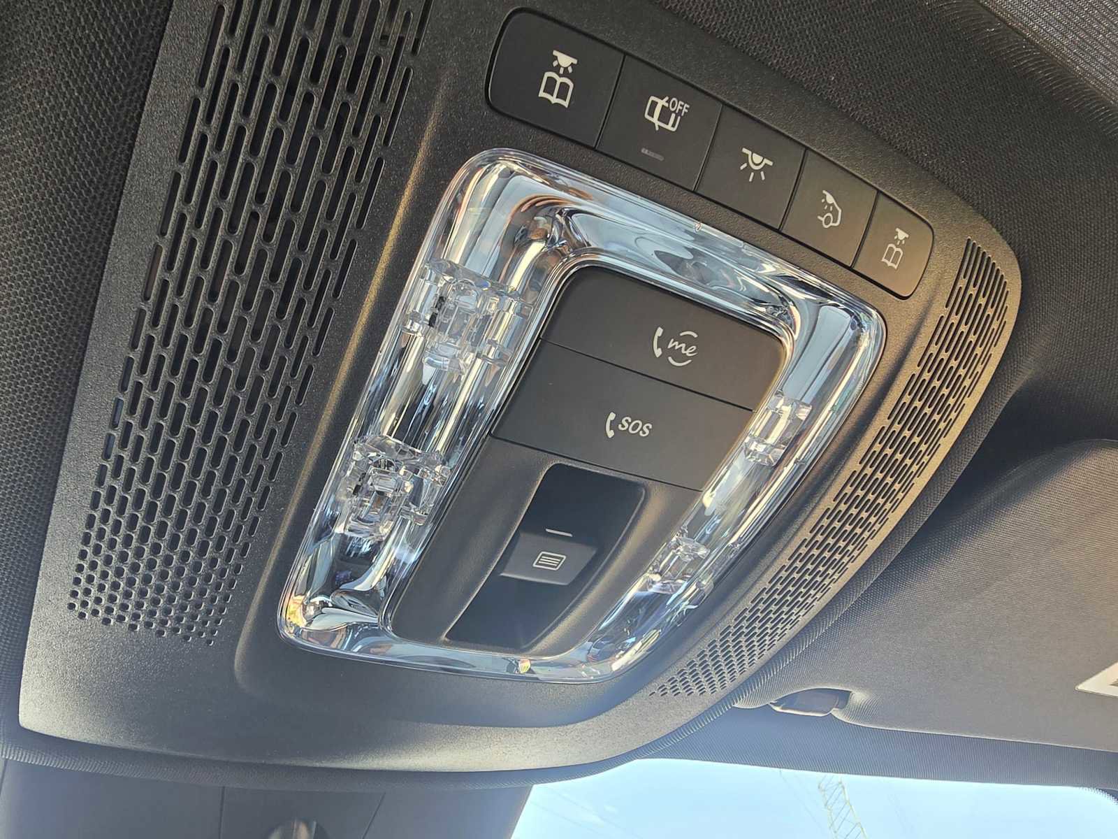 Used 2025 Mercedes-Benz GLB 250 4MATIC image 34