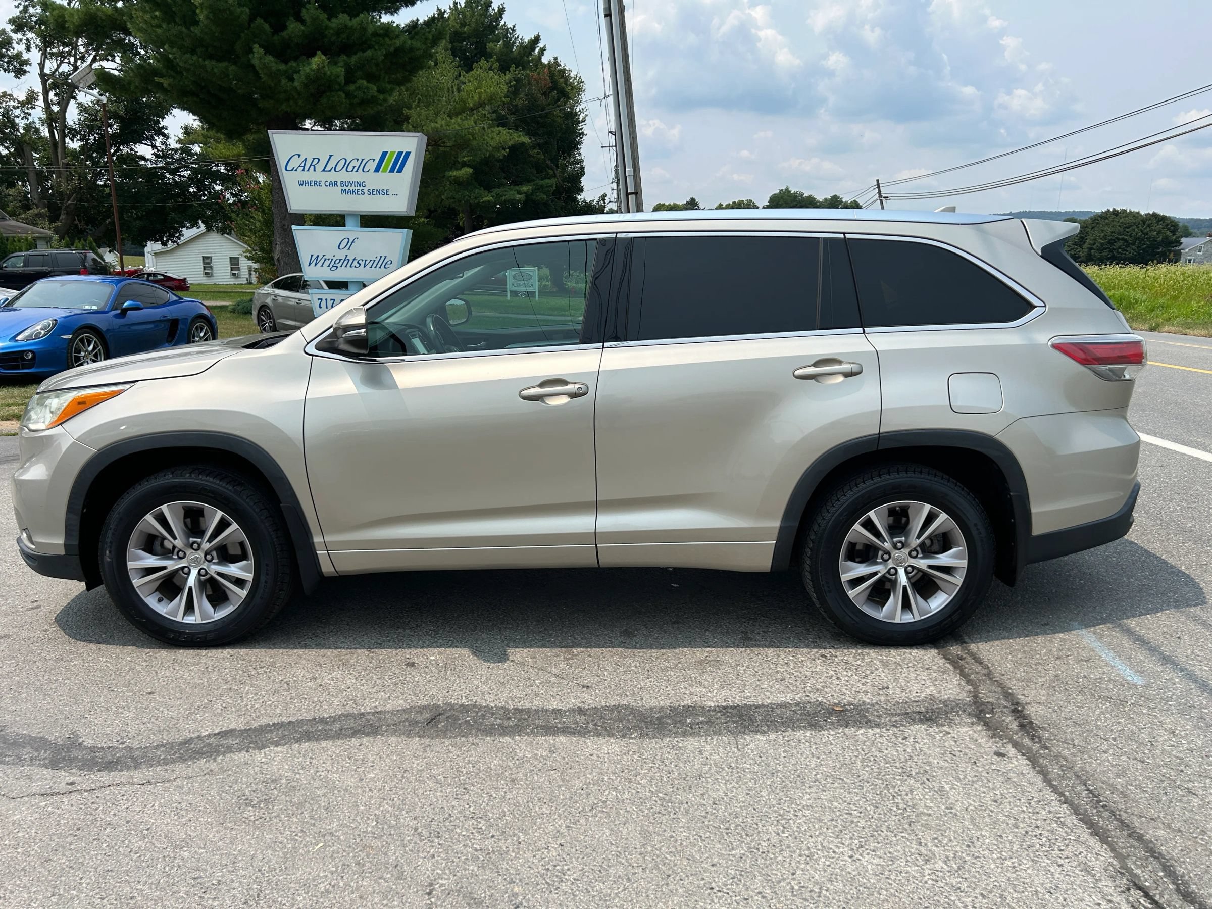 Used 2014 Toyota Highlander XLE AWD/4WD image 10
