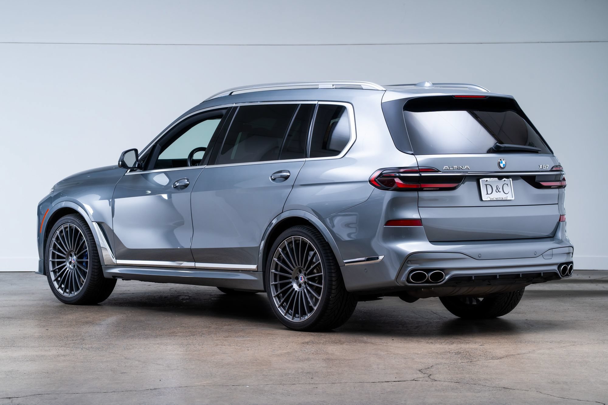 Used 2024 BMW ALPINA XB7 AWD/4WD image 4