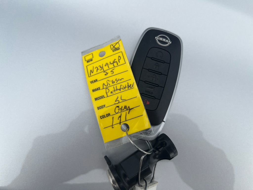 Used 2025 Nissan Pathfinder SL FWD image 31