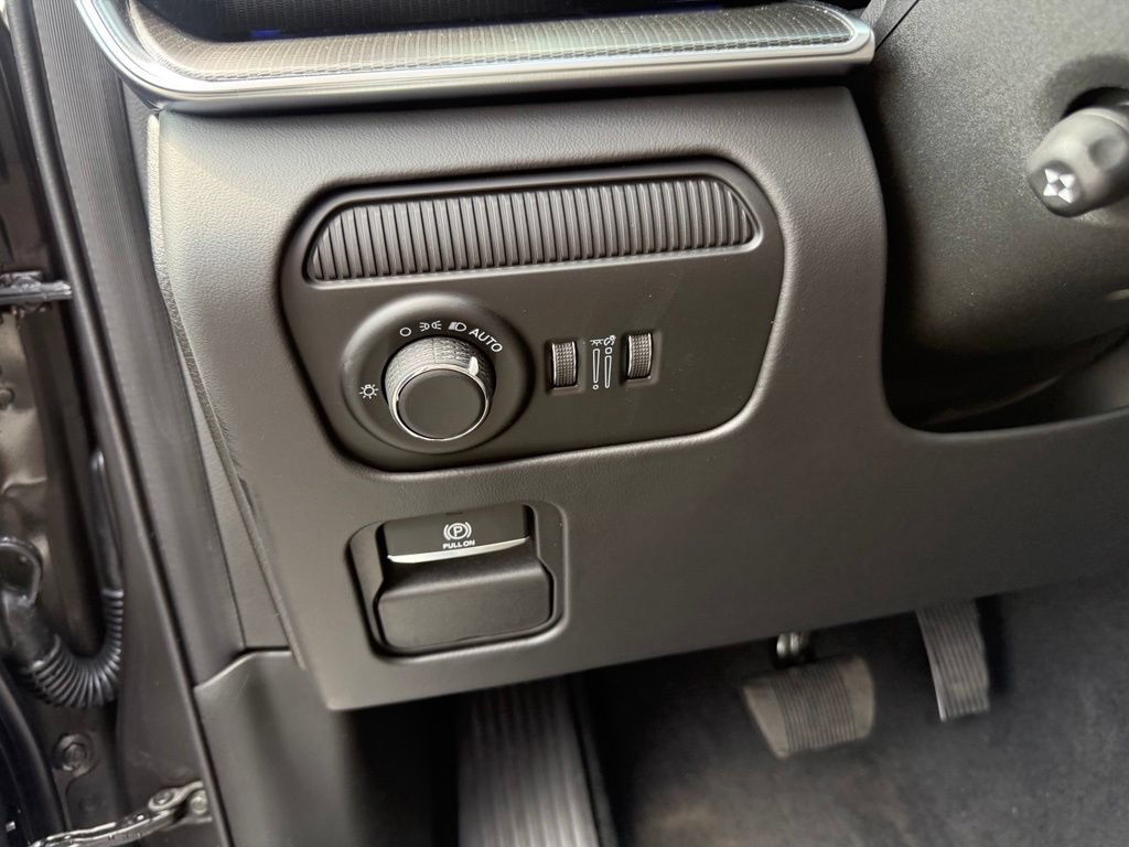 New 2026 Jeep Grand Wagoneer L Summit AWD/4WD image 13