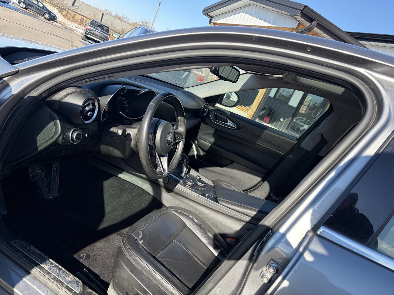 Used 2018 Alfa Romeo Giulia AWD image 16