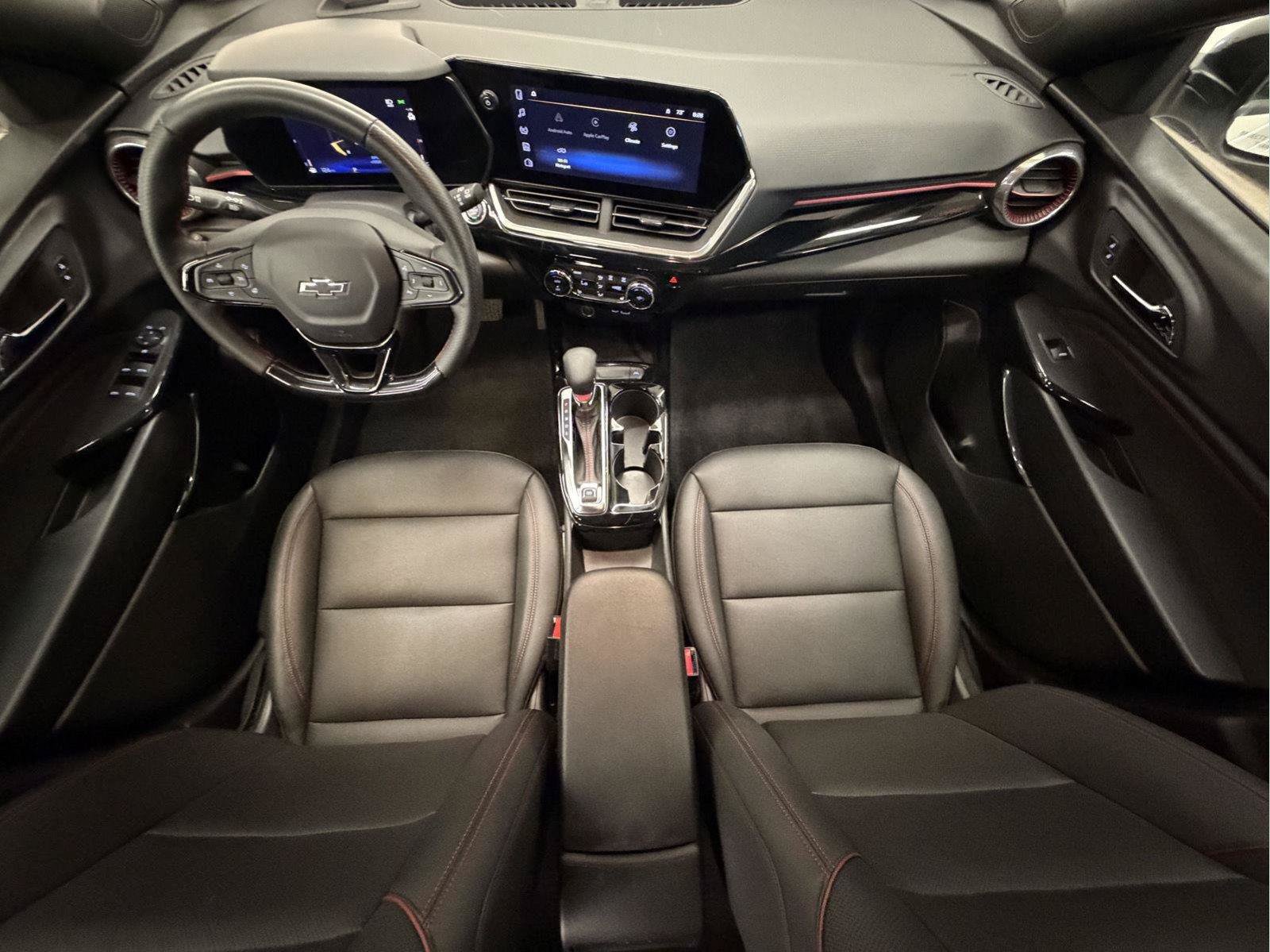 Used 2024 Chevrolet Trax RS w/ Sunroof Package FWD image 39