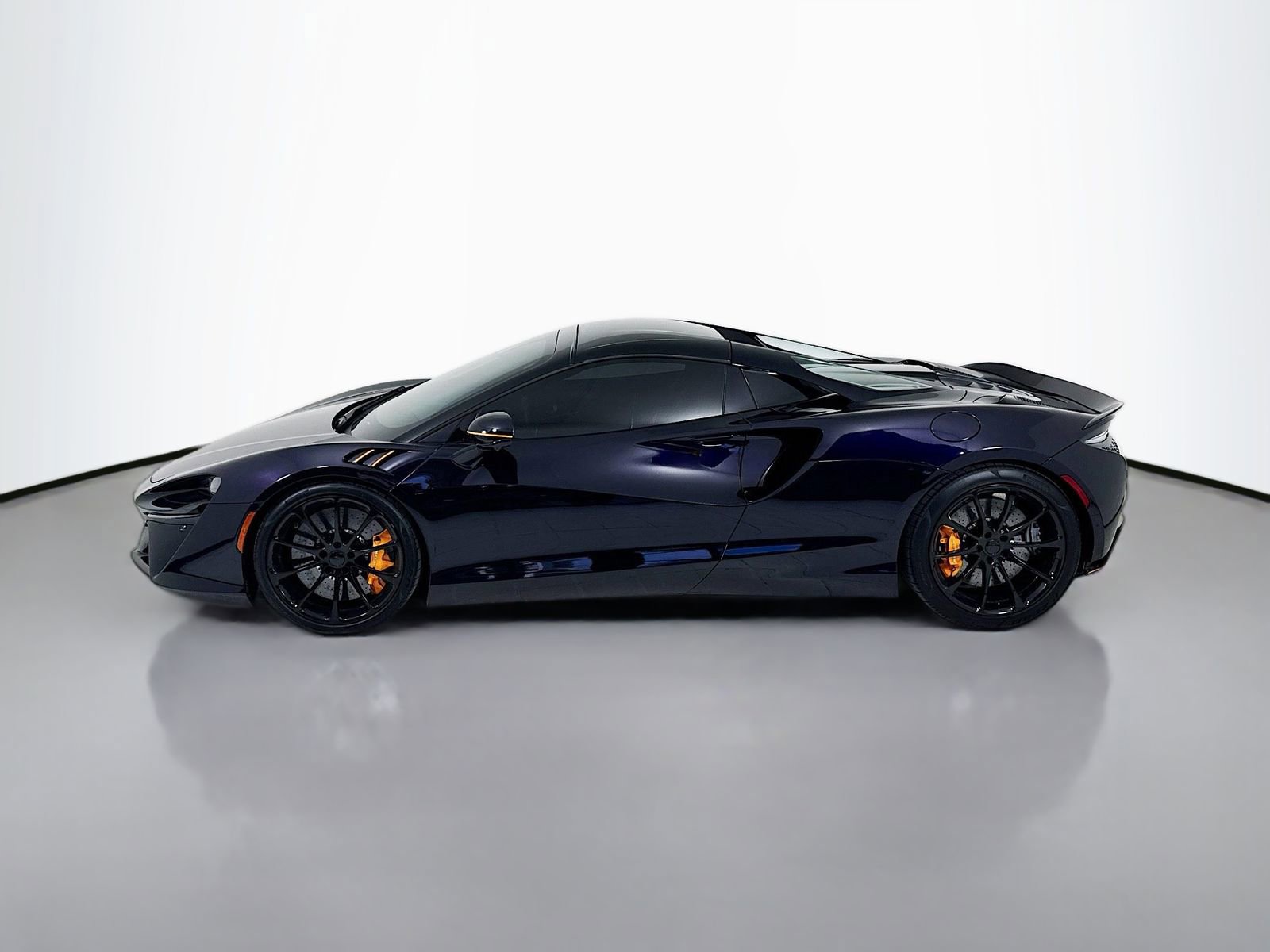 Used 2025 McLaren Artura Spider RWD image 4