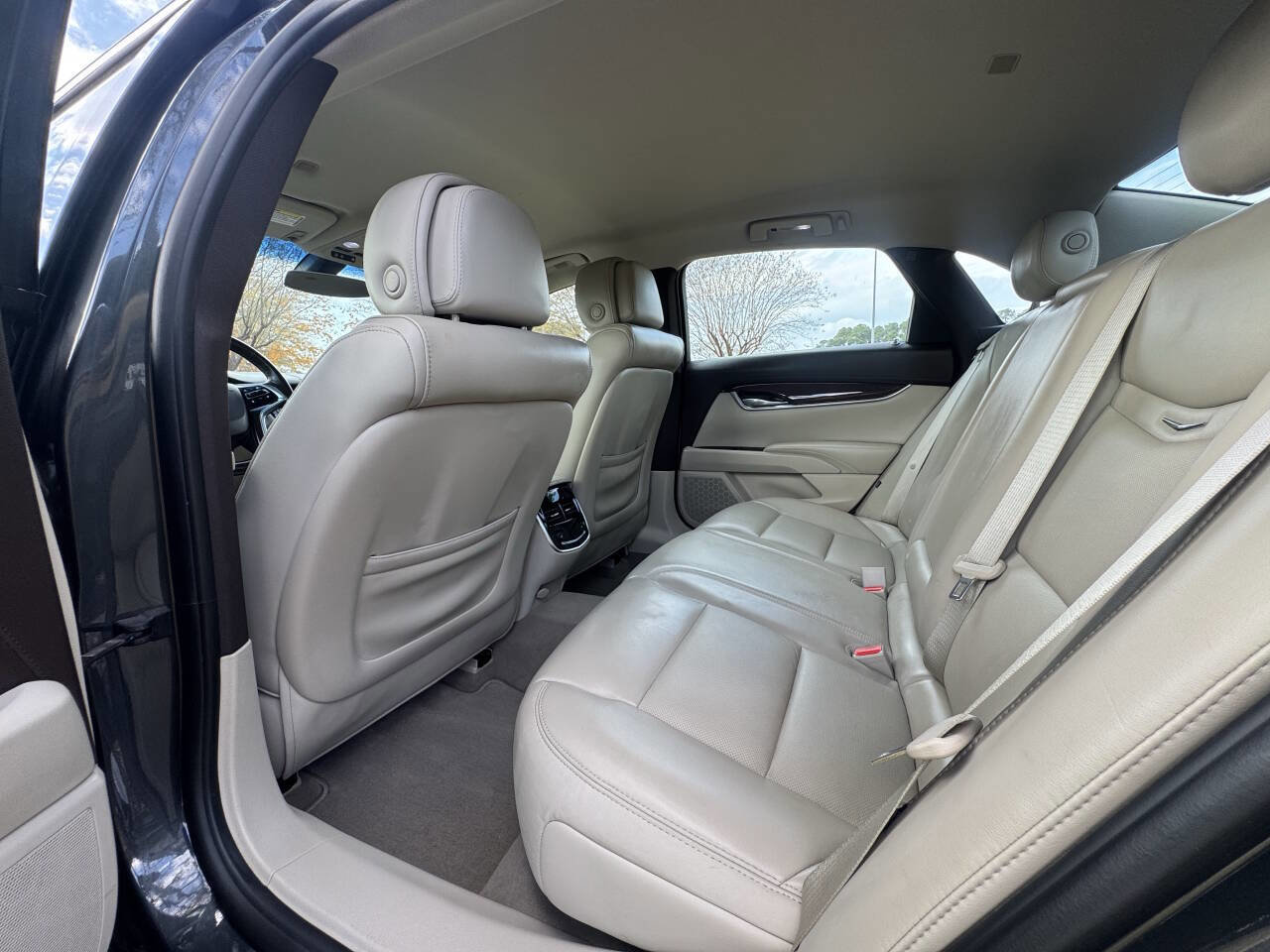 Used 2014 Cadillac XTS Luxury image 18