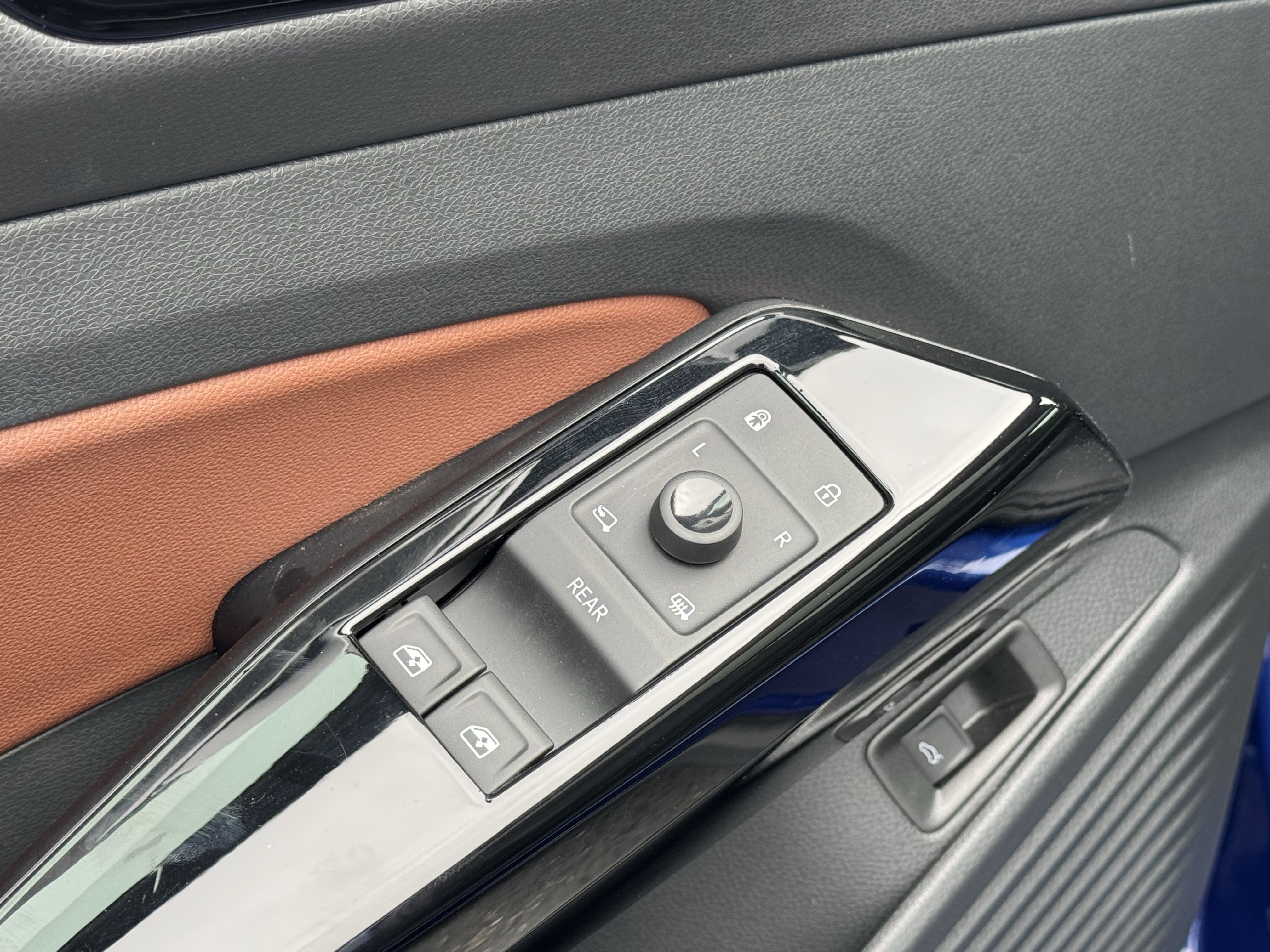 Used 2021 Volkswagen ID.4 Pro S image 14