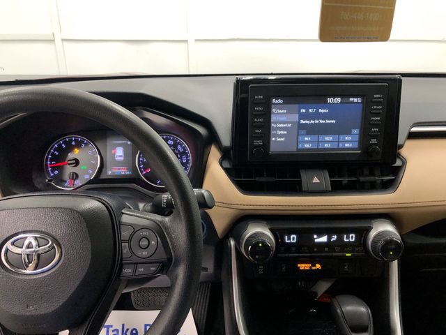 Used 2019 Toyota RAV4 XLE w/ Convenience Package FWD image 19