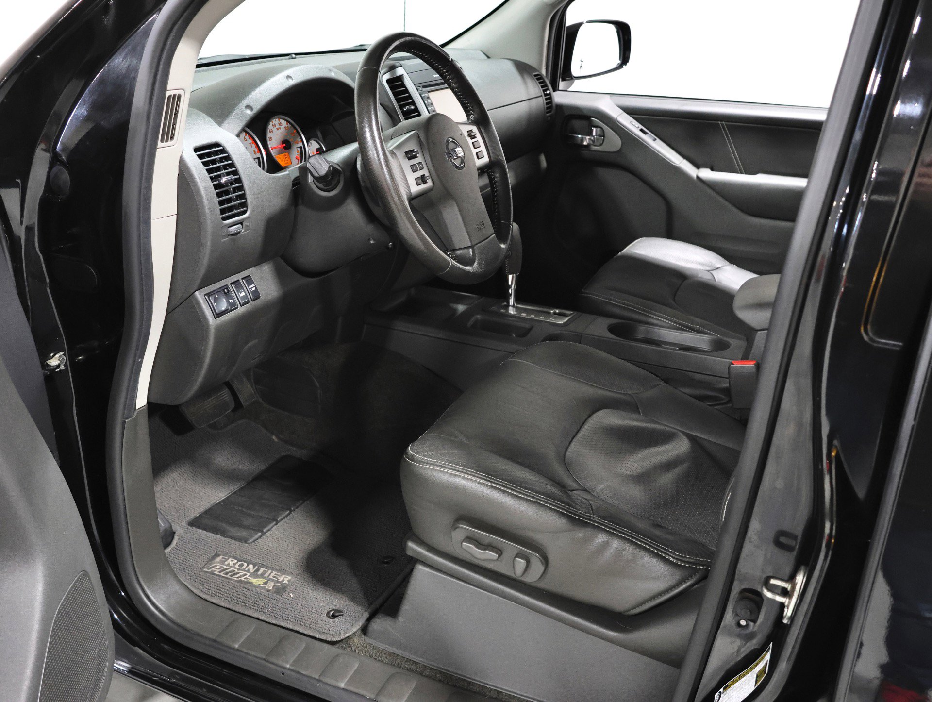 Used 2017 Nissan Frontier PRO-4X w/ Pro-4x Luxury Package AWD/4WD image 73