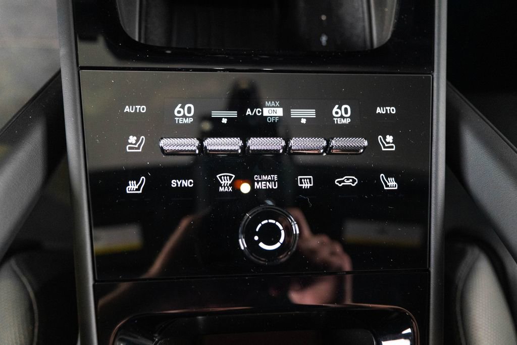 Certified 2025 Porsche Cayenne S image 27