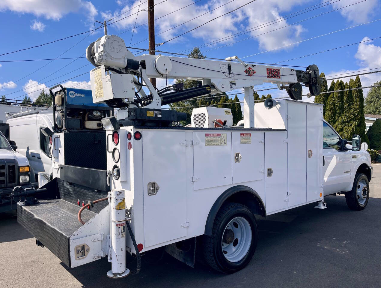 Used 2001 Ford F550 2WD Regular Cab Super Duty image 2