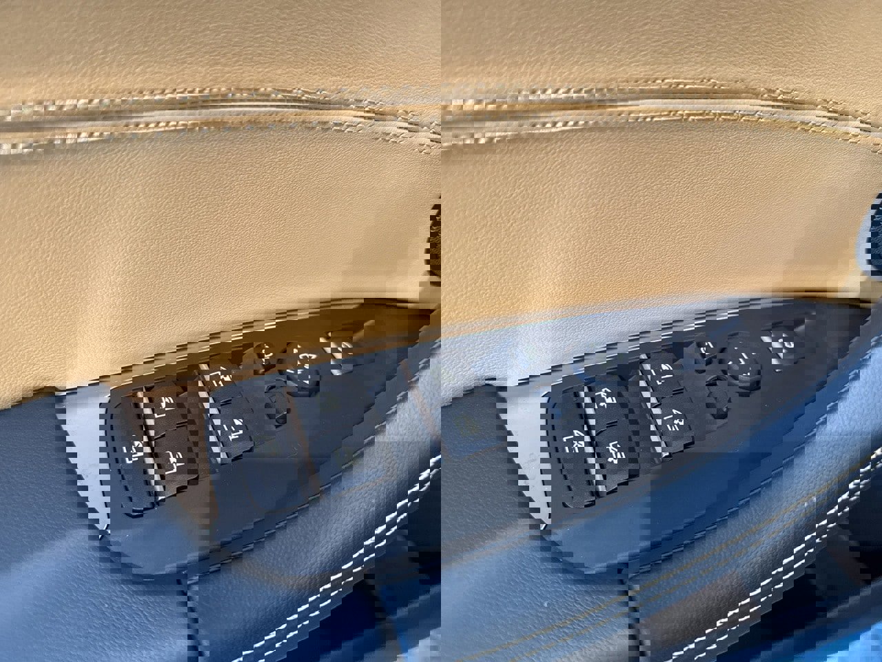 New 2025 BMW X4 M w/ Competition Package image 40