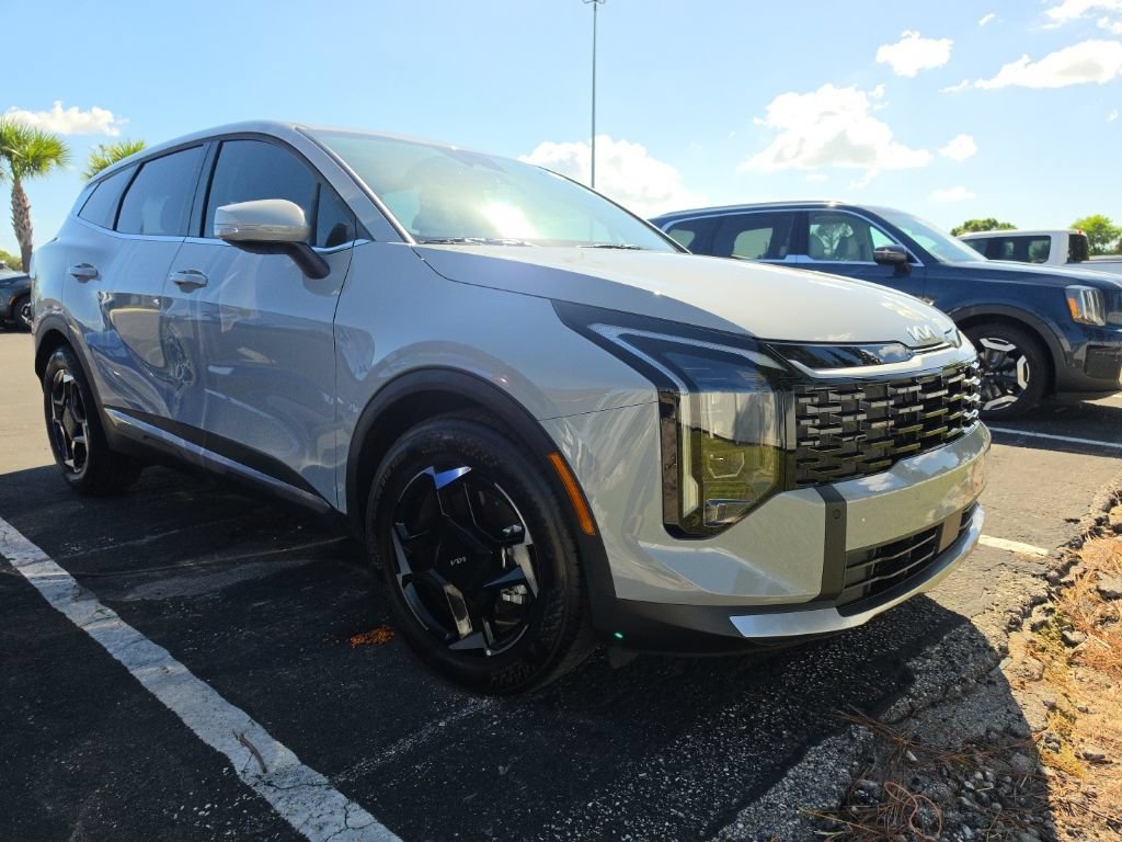 Used 2026 Kia Sportage EX FWD image 3