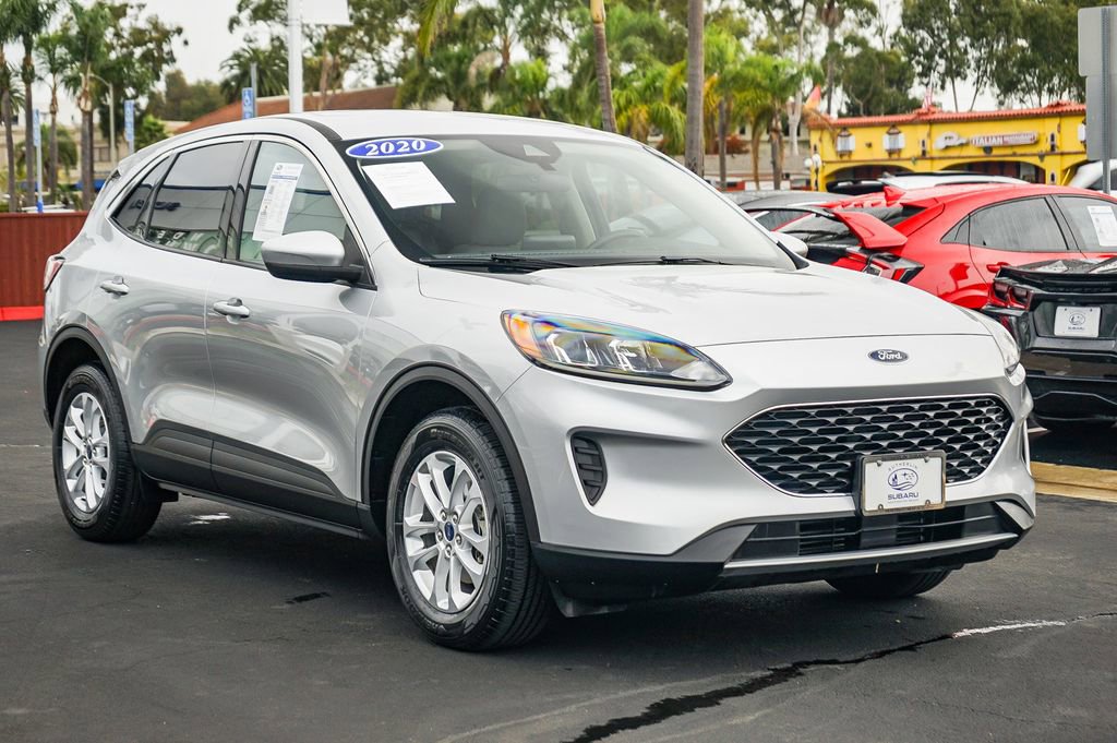 Used 2020 Ford Escape SE image 3