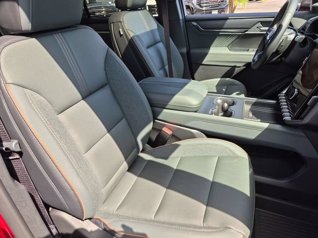 New 2026 GMC Acadia AT4 w/ LPO, Floor Liner Package AWD/4WD image 30
