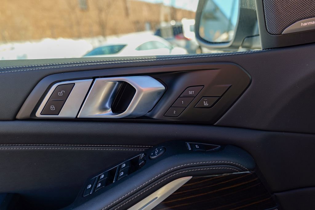 Used 2024 BMW X5 xDrive50e image 17