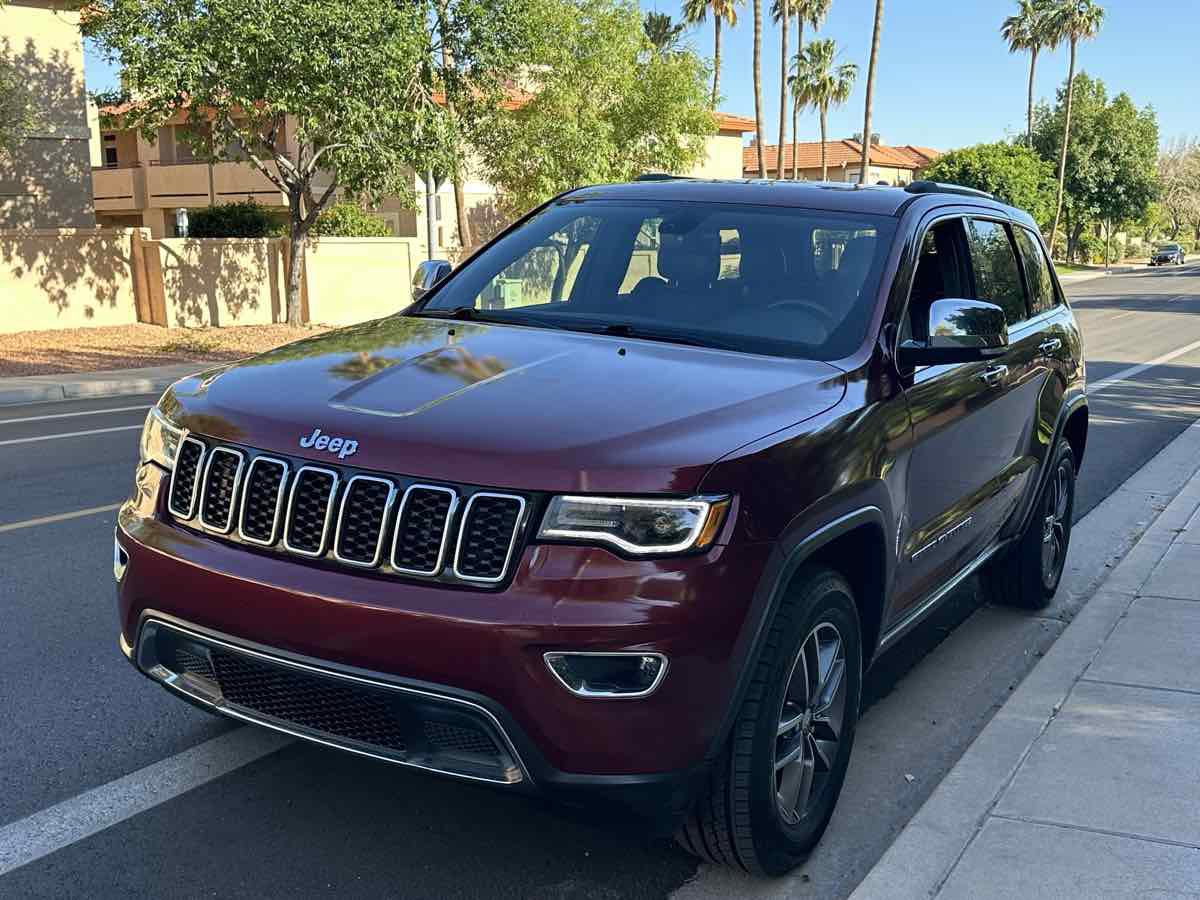 Used 2017 Jeep Grand Cherokee Limited w/ Luxury Group II AWD/4WD image 4